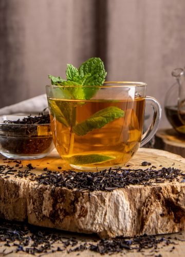 cup-with-tea-mint